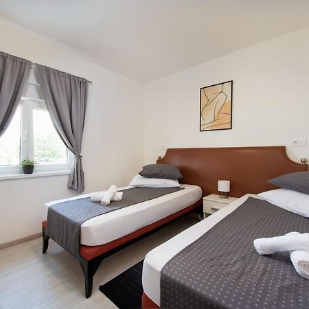 Hotel Potpićan Extérieur photo
